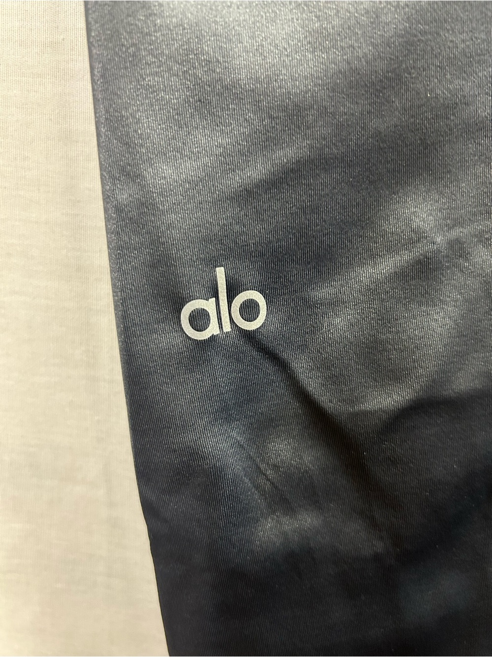 Alo Metallic Leggings - Picture 3 of 4